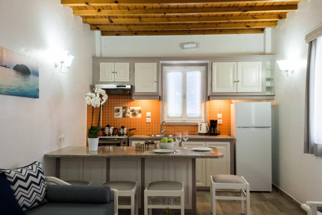 Filoxenia Apartments Орнос Екстериор снимка