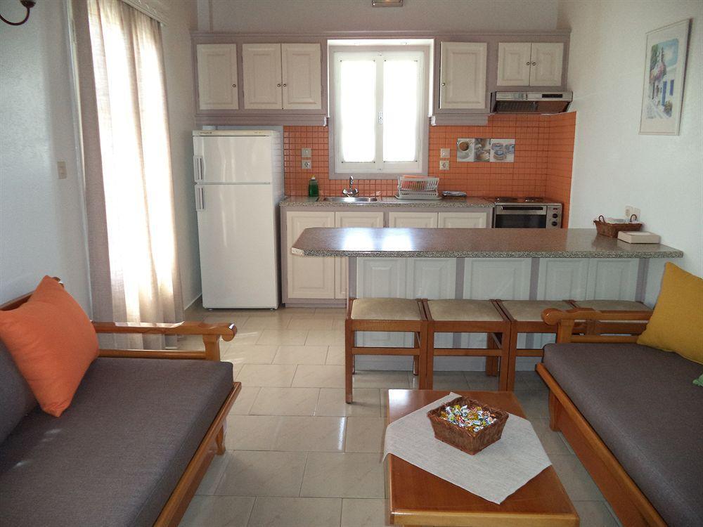Filoxenia Apartments Орнос Екстериор снимка