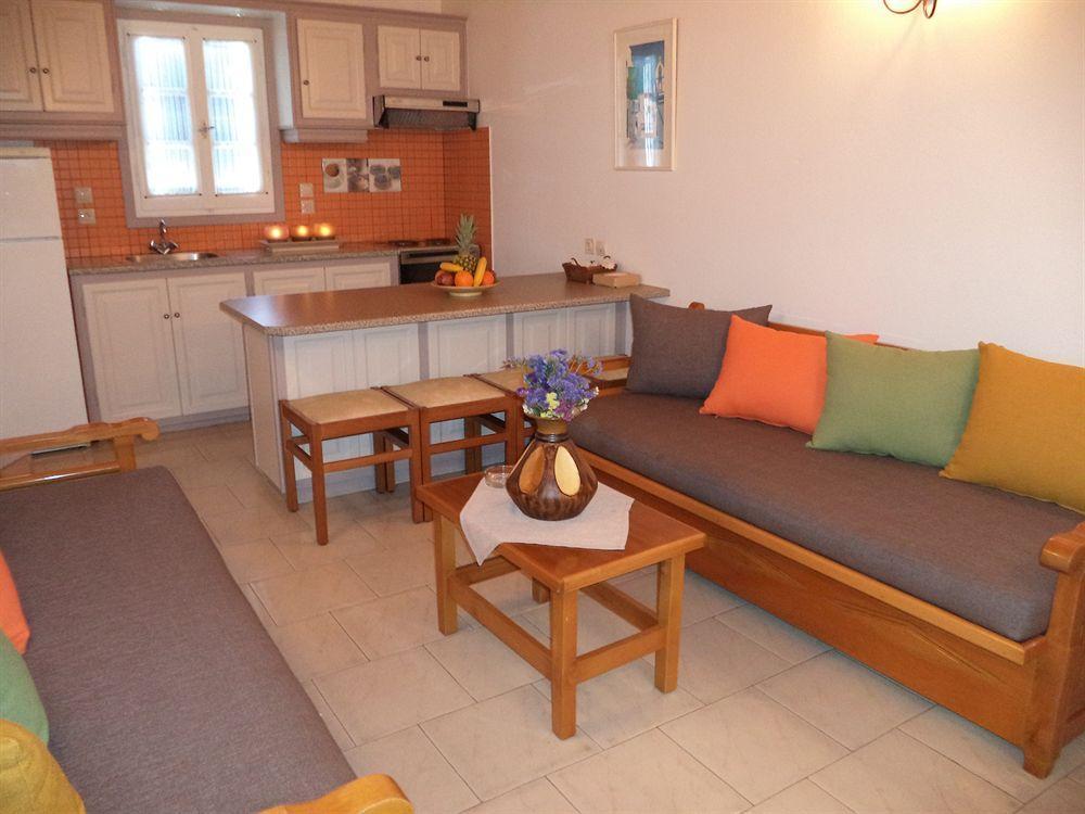 Filoxenia Apartments Орнос Екстериор снимка