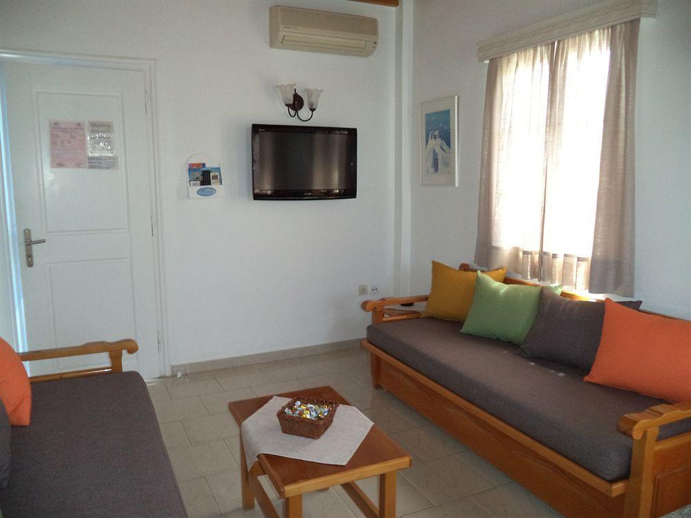 Filoxenia Apartments Орнос Екстериор снимка