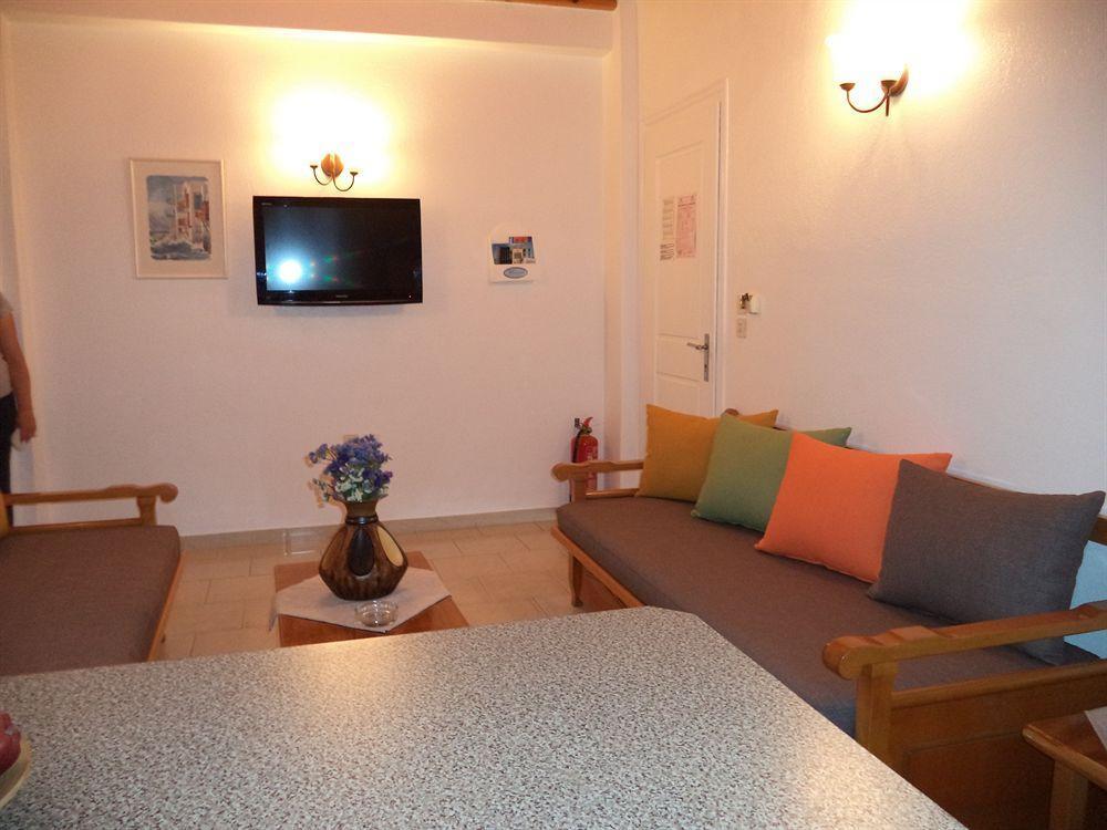 Filoxenia Apartments Орнос Екстериор снимка