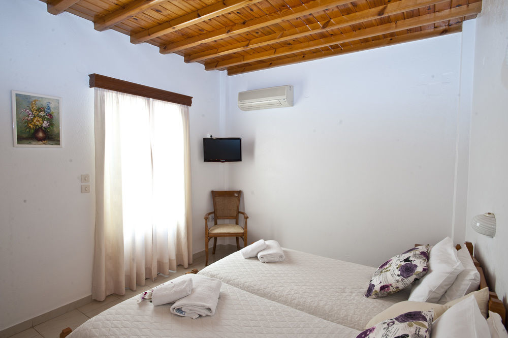 Filoxenia Apartments Орнос Екстериор снимка