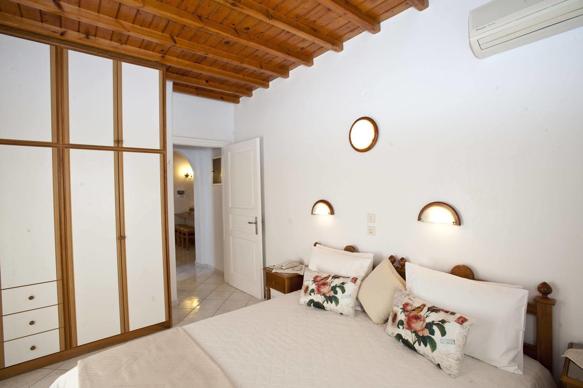 Filoxenia Apartments Орнос Екстериор снимка